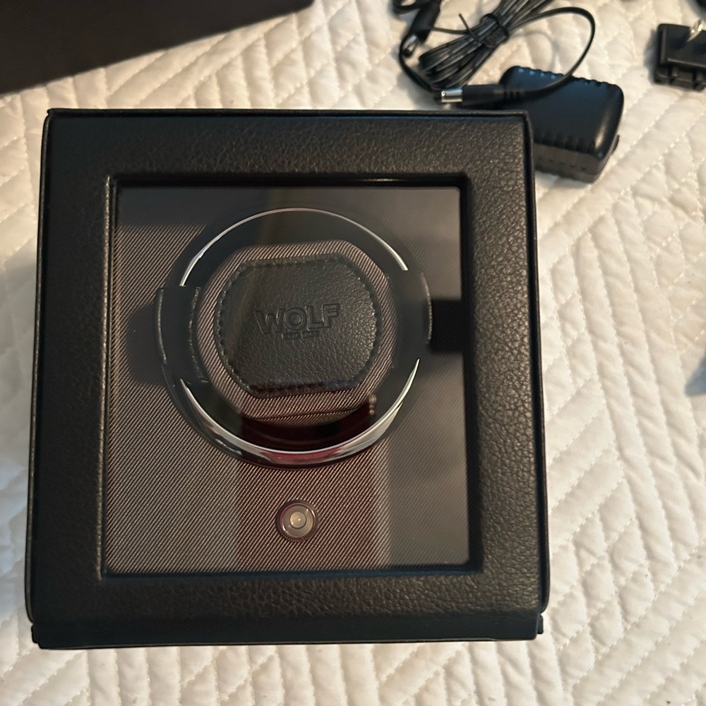 Wolf watch winder, NWT